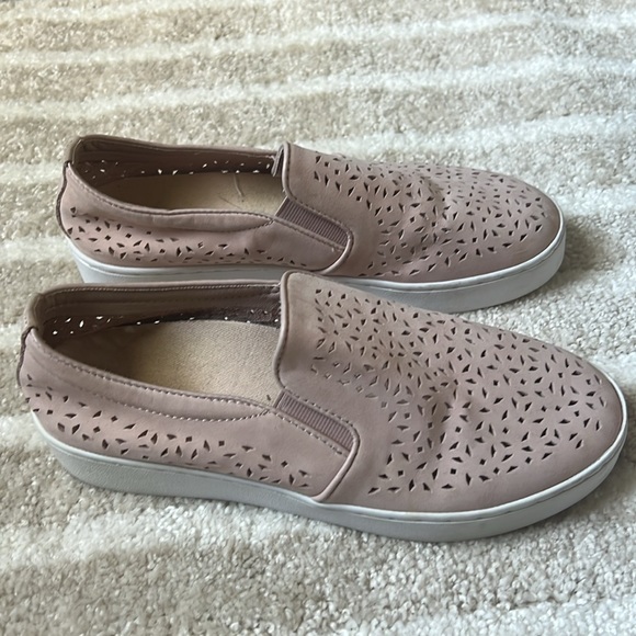 Vionic Kimmie Perf Light Pink Sneakers 6.5 - Picture 3 of 4